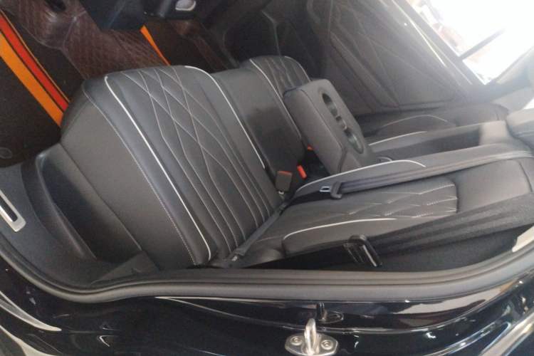 Used Volkswagen Tiguan L 2024 330TSI Automatic Two-Wheel Drive R-Line Enhanced Edition Left Rear Seat