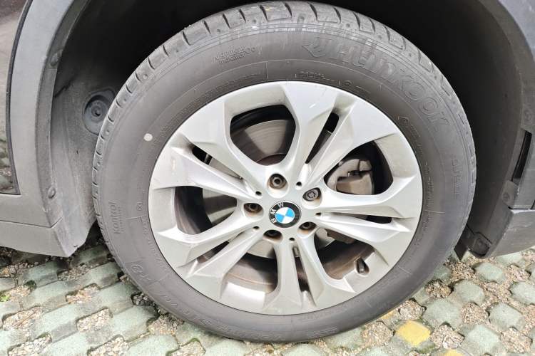Used BMW X1 2016 sDrive18Li Premium Edition Right Front Wheel Hub