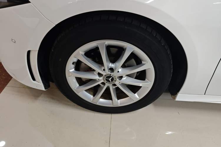 Used Mercedes-Benz A-Class 2021 A 200 L Sport Sedan Fashion Model Left Front Wheel Hub