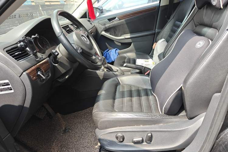 Used Volkswagen Sagitar 2012 1.8TSI Automatic Flagship Edition
