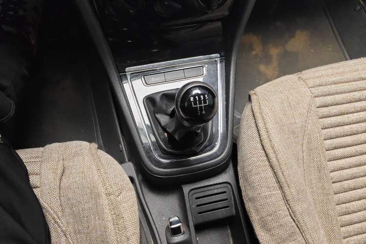 Used Volkswagen Bora 2014 1.6L Manual Fashion Edition Gear Lever