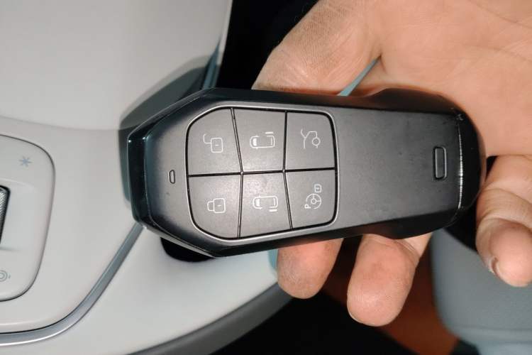 Used XPeng X9 2025 650 Long-Range Max
