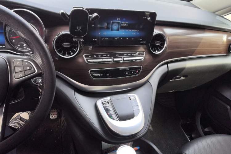 Used Mercedes-Benz V-Class 2021 V 260 Avantgarde Edition
