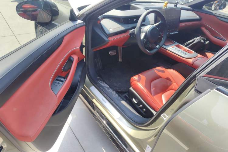 Used Xiaomi Auto SU7 2024 Four-Wheel Drive Ultra-Long Range Advanced Intelligent Driving Max Edition