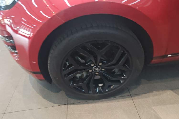 Used Land Rover Range Evoque 2020 249 PS R-DYNAMIC S Blackened Sport Technology Edition Left Front Wheel Hub