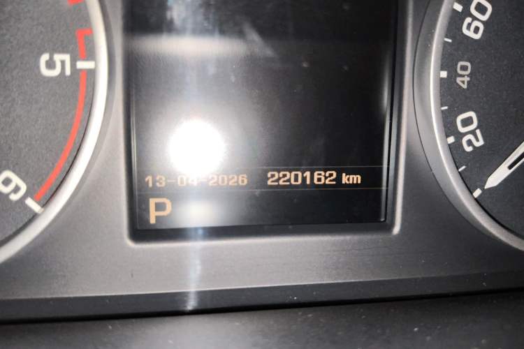 Used Land Rover Discovery 2013 3.0 SDV6 HSE Diesel Edition Odometer Close Up