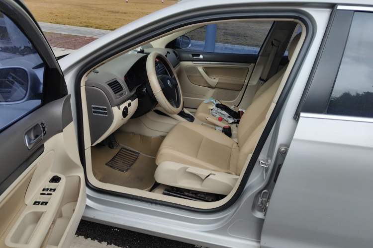 Used Volkswagen Sagitar 2009 1.6L Automatic Comfort Edition Driver Seat