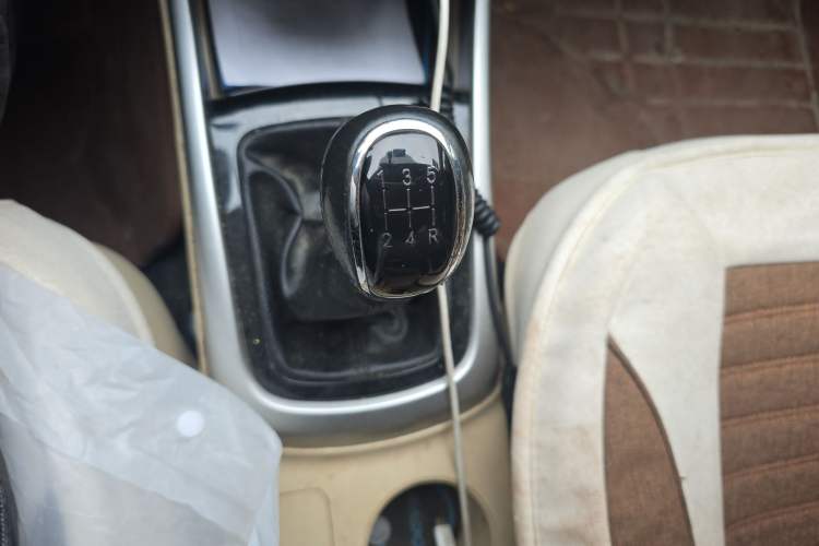 Used CHANGAN Eado 2015 1.6L Manual Luxury Model China IV Standard Gear Lever
