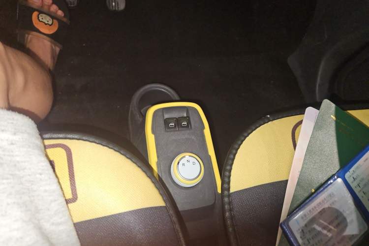 Used Chery New Energy QQ Ice Cream 2022 170km Sundae Phosphate Lithium-Ion Gear Lever