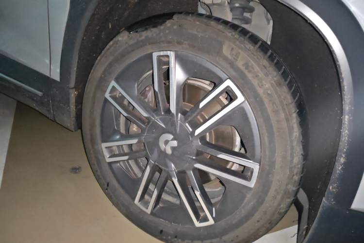 Used Nio EC6 2020 430 km Sport Version Right Front Wheel Hub