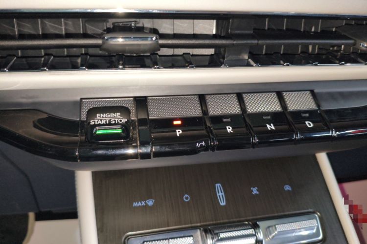 Used Lincoln Corsair 2023 2.0T Two-Wheel-Drive Luxury Edition Gear Lever