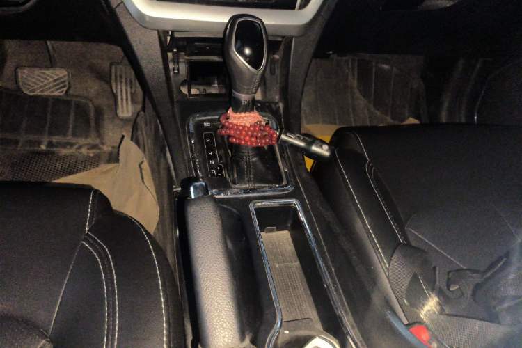 Used Geely Auto Emgrand 2016 Sedan 1.5L CVT Upward Version Gear Lever