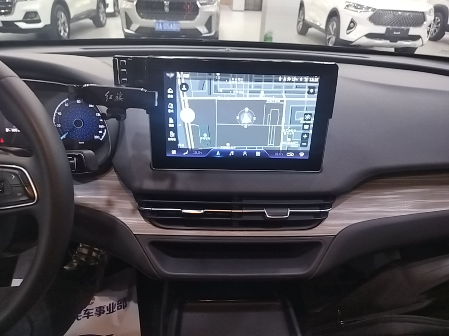 Hongqi E-QM5 2024 610 km PLUS — снимка 15