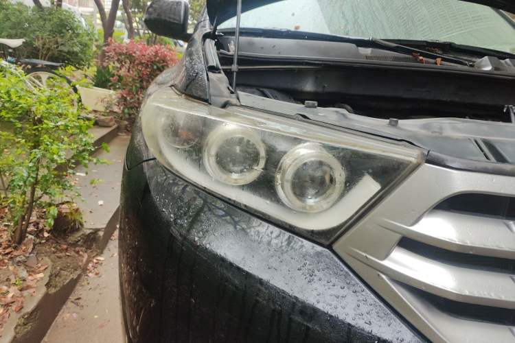 Used Toyota Highlander 2012 2.7L Two-Wheel Drive 7-Seater Luxury Edition Right Front Headlight