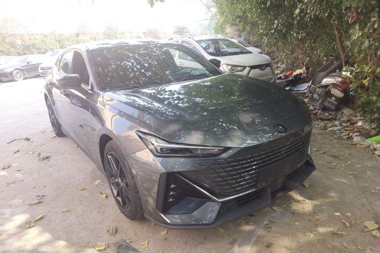 Used Changan UNI-V 2023 1.5T Prestige Model
