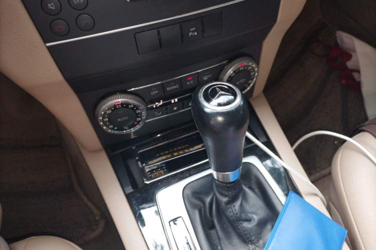 Used Mercedes-Benz GLK-Class 2011 GLK 300 4MATIC Fashion Model Gear Lever