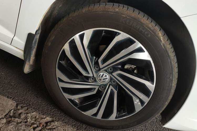 Used Volkswagen Sagitar 2021 280TSI DSG Excellence Edition Right Front Wheel Hub