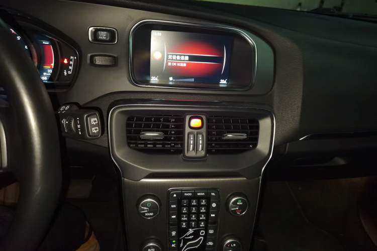 Used Volvo V40 2015 1.6T Zhiyi Edition
