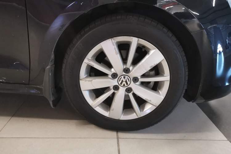 Used Volkswagen Sagitar 2014 1.6L Automatic Fashion Model Right Front Wheel Hub