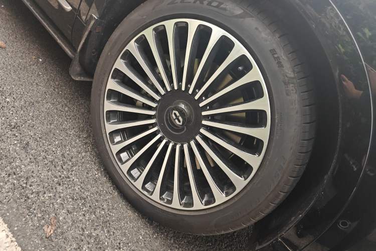 Used Hima AITO M9 2025 Extended-Range Max Version 52 kWh 6-Seater Edition
