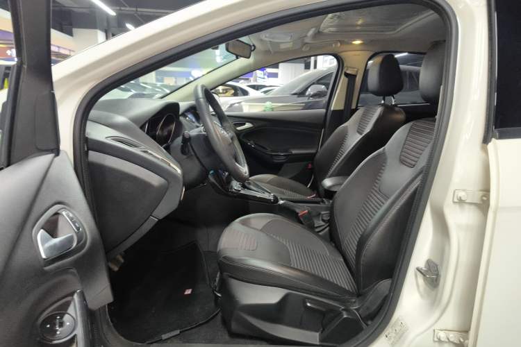 Used Ford Focus 2017 Hatchback 1.6L Automatic Fashion Edition Smart Drive Version
