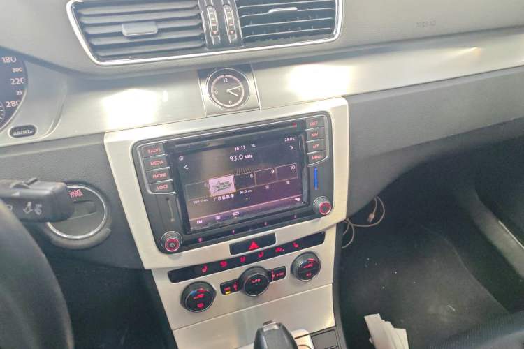 Used Volkswagen FAW-Volkswagen CC 2018 1.8TSI Luxury Model Audio And AC Panel