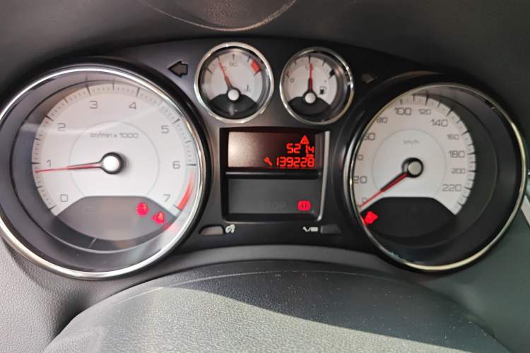 Used Peugeot 308 2014 Enjoy Edition Classic 1.6L Manual YouShang Model Odometer Close Up