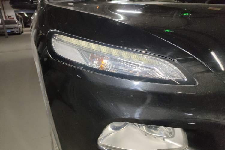 Used Jeep Cherokee 2017 2.0L Superior Edition
