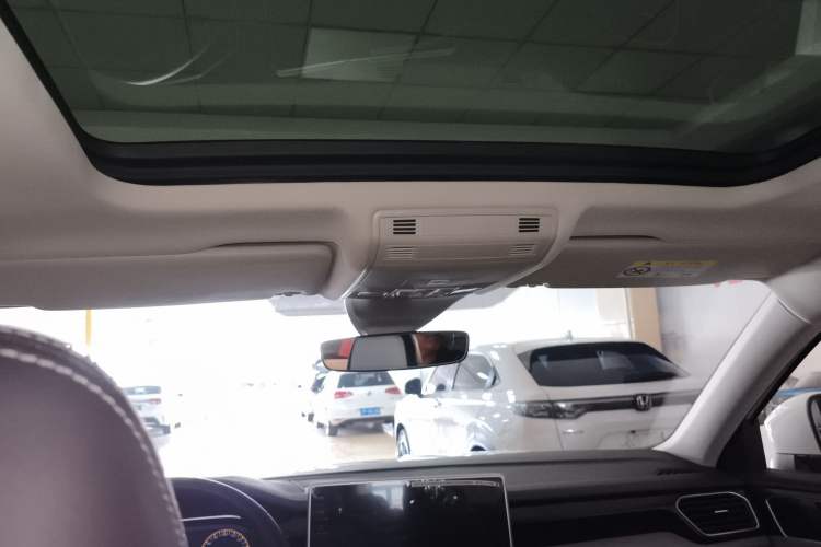 Used Volkswagen Tayron 2023 280TSI Two-Wheel-Drive Luxury Plus Advanced Version Headliner