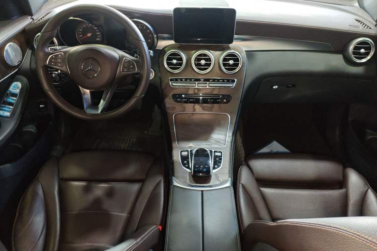 Used Mercedes-Benz GLC 2016 GLC 300 4MATIC Dynamic Model
