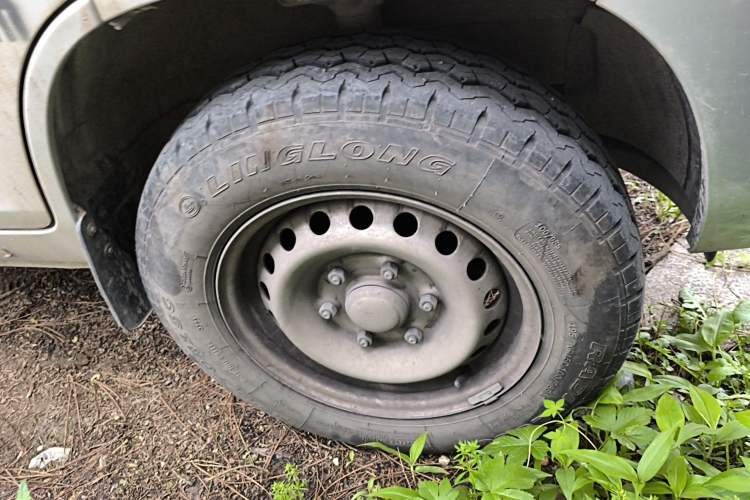 Used Wuling Rongguang New Truck 2023 1.5L Double-Cab Basic Version LAR Right Front Wheel Hub