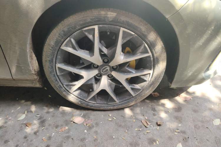 Used GAC Trumpchi EMPOW 2021 270T DCT J16 Version Right Front Wheel Hub