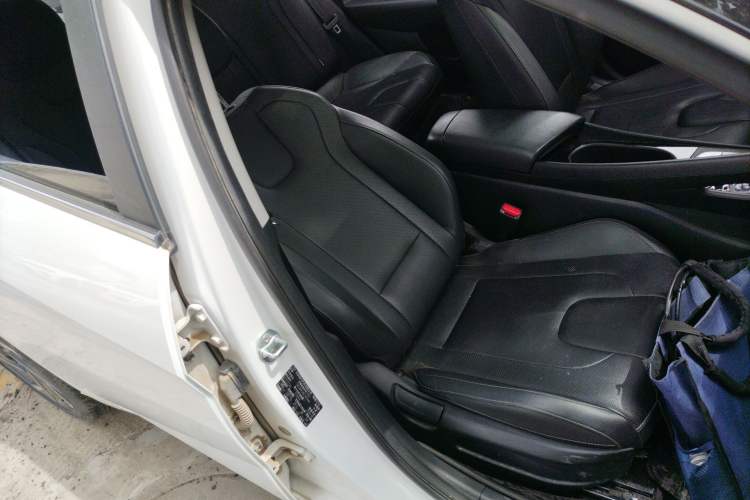 Used Hyundai Elantra 2023 1.5L CVT LUX Prestige Edition Right Front Seat