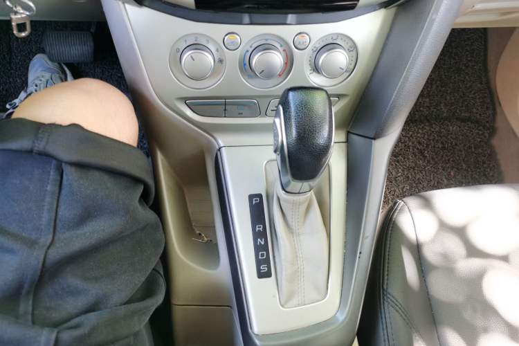 Used Ford Focus 2012 Sedan 1.6L Automatic Comfort Model Gear Lever