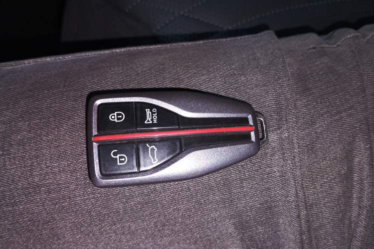 Used Hongqi HS5 2022 Facelifted Version 2.0T Smart Connect Flagship All-Wheel-Drive Edition
