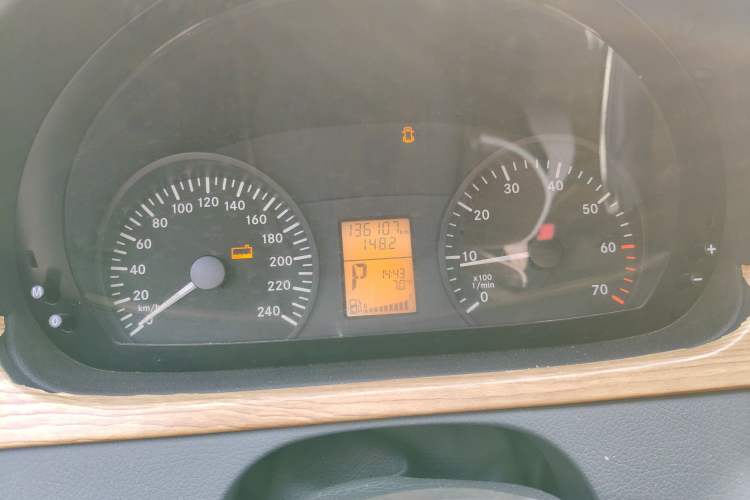 Used Mercedes-Benz Vito 2011 2.5L 7-seater executive version