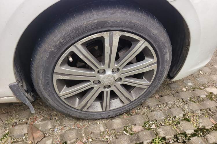 Used Peugeot 408 2015 1.2T Automatic Luxury Edition Right Front Wheel Hub