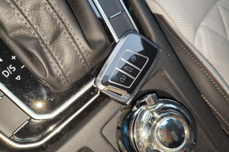 Used Volkswagen Magotan 2024 2 Million Units Zhongxiang Version 330TSI DSG Luxury Edition Vehicle Key