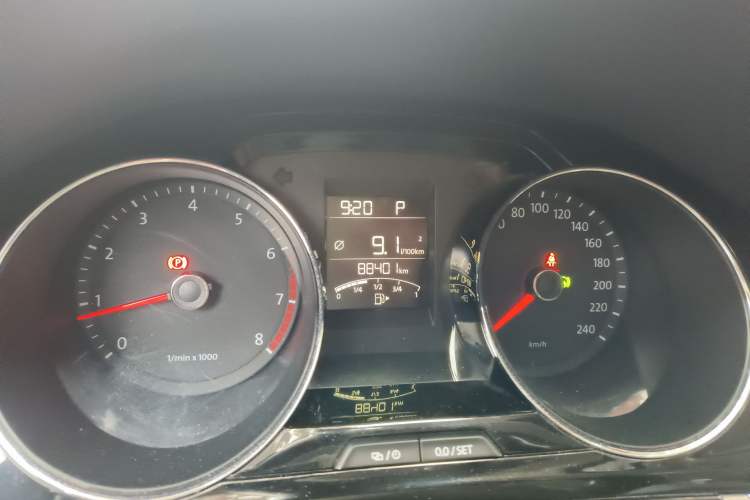 Used Volkswagen Bora 2015 Value Edition 1.6L Automatic Comfort Version Odometer Close Up