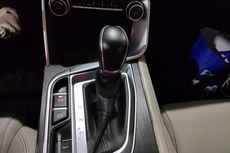 Used Geely Auto Binray 2018 14T CVT Binyi Edition Gear Lever