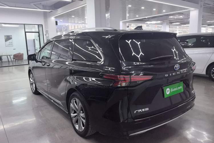 Used Toyota SIENNA 2021 2.5L Hybrid Platinum Edition
