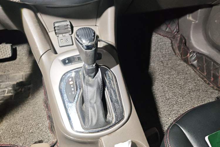 Used Chevrolet Cruze 2016 1.5L Automatic Stylish Sunroof Version Gear Lever