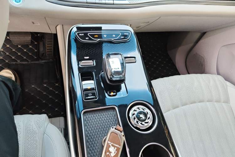 Used FORTHING Xinghai V9 2024 1.5TD 200km Qingyunti Series Premium Version Gear Lever