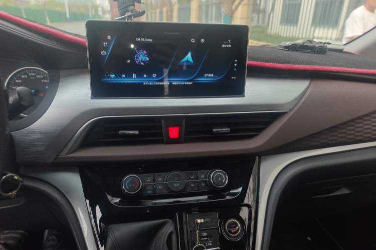 Used JAC Refine M3 2023 PLUS 1.5T 7/8-seater Smart Connectivity Version Audio And AC Panel