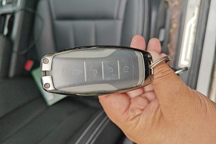 Used BYD Tang 2018 2.0T Automatic Smart Connect Prestige 7-Seater China V Standard Vehicle Key