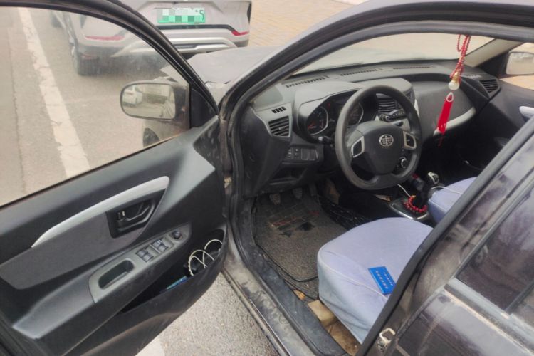 Used FAW Xiali N7 2013 1.3L Manual Luxury Model Driver Seat