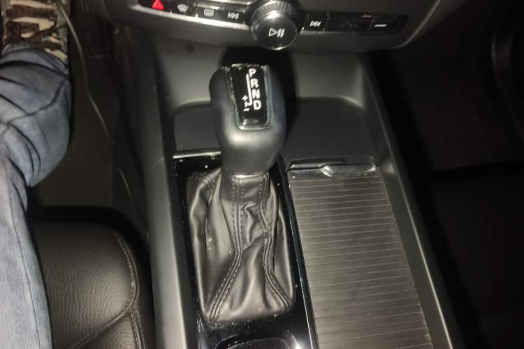 Used Volvo XC60 2020 T5 4x4 Zhiyi Luxury Edition Gear Lever