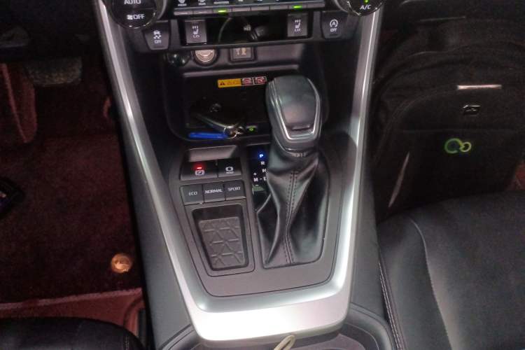 Used Toyota RAV4 2023 2.0L CVT Two-Wheel Drive Fashion Plus Edition
