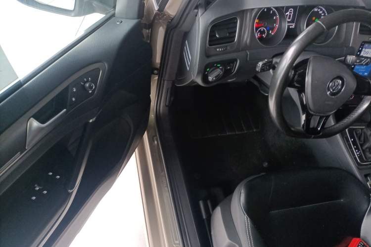 Used Volkswagen Golf 2016 1.6L Automatic Comfort Model
