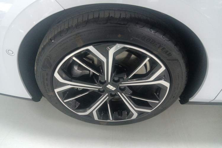 Used Geely Galaxy E8 2025 700 km Long-Range Intelligent Driving Version